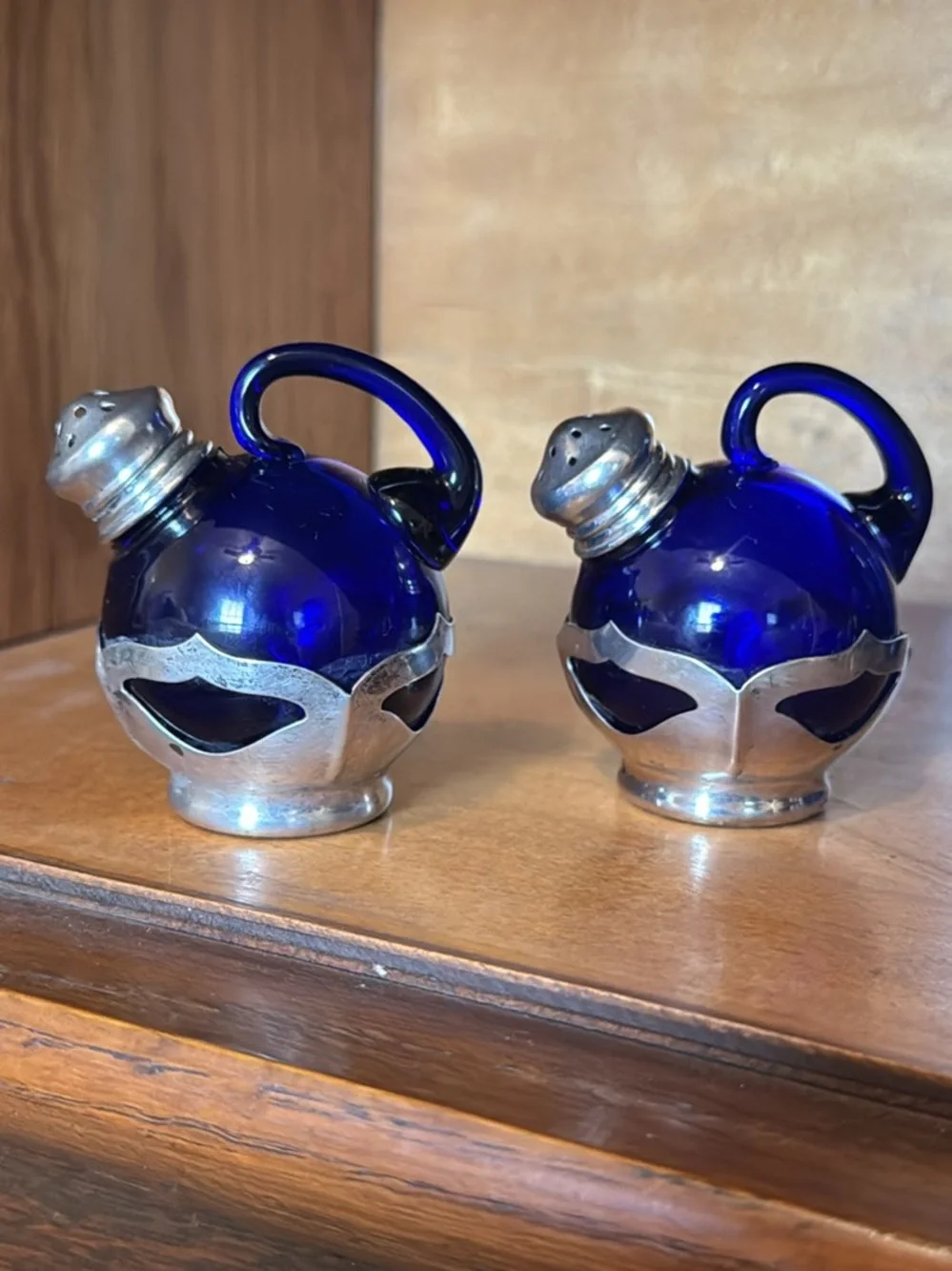 COBALT BLUE GLASS & Silver CAMBRIDGE FARBER BROS SALT & PEPPER SHAKERS